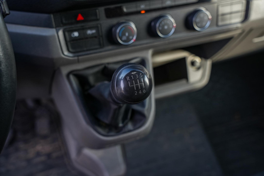 Volkswagen Crafter 30 2.0 TDI L3H2 Trendline Camera Cruise Trekhaak Schuifdeur Clima