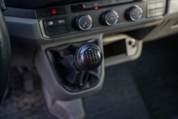 Volkswagen Crafter 30 2.0 TDI L3H2 Trendline Camera Cruise Trekhaak Schuifdeur Clima