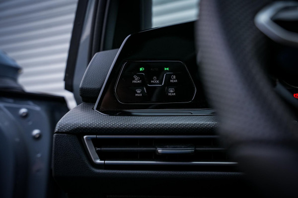 Volkswagen Golf 1.5 eTSI R-Line Business Panodak IQ Light Camera DAB+ ACC Navigatie Stoel-stuurverw. LPG Alcantara