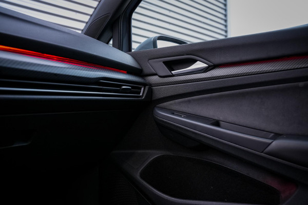 Volkswagen Golf 1.5 eTSI R-Line Business Panodak IQ Light Camera DAB+ ACC Navigatie Stoel-stuurverw. LPG Alcantara
