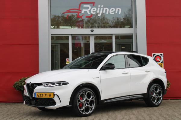 Alfa Romeo Tonale 1.5T 160PK Hybrid VELOCE | PANORAMISCH SCHUIF/KANTEL DAK | PREMIUM PACK: LEDEREN BEKLEDING/GEVENTILEERDE VOORSTOELEN/4-VOUDIG ELEKTRISCH VERSTELBARE LENDESTEUN VOORSTOELEN/HOOGGLANS ZWARTE RAAMOMLIJSTING/AMBIENT LIGHTING | TECHNOLOGY PACK: PARKEERWAARSCHUWING VOOR EN ACHTER/360° CAMERA/AUTOMATISCH INPARKEREN/ AUTONOMOUS DRIVING LEVEL 2: ADAPTIVE CRUISE CONTROL/LANE CENTERING ASSIST/TRAFFIC JAM ASSIST DODEHOEK DETECTIE AUTOMATISCH DIMMENDE BUITENSPIEGELS ELEKTRISCH BEDIENBARE ACHTERKLEP | WINTERPACK: STOELVERWARMING VOOR/STUURVERWARMING/VERWARMBARE RUITENSPROEIERS | HAR