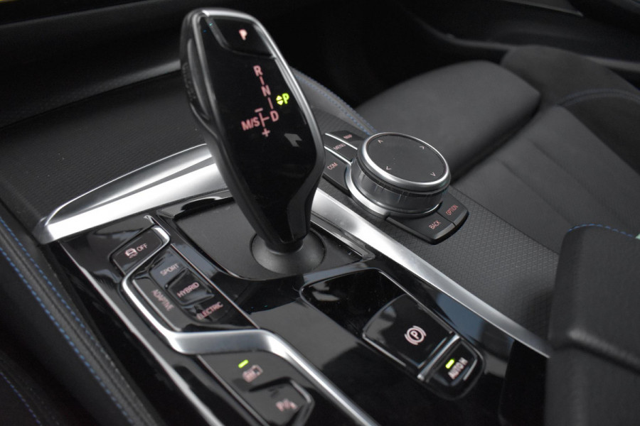 BMW 5 Serie 530e High Executive M-Sport Pano Camera 20" HK