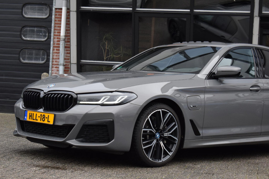 BMW 5 Serie 530e High Executive M-Sport Pano Camera 20" HK