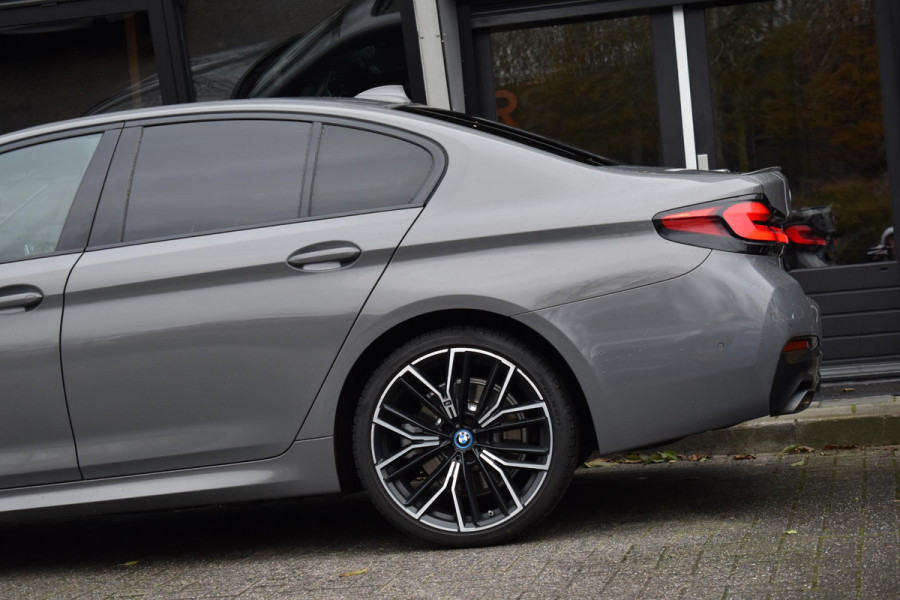 BMW 5 Serie 530e High Executive M-Sport Pano Camera 20" HK