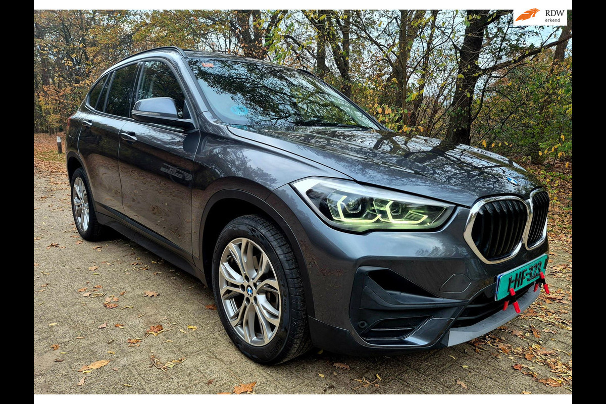 BMW X1 SDrive18i Executive . Panoramadak . 37000 km