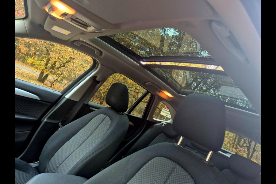 BMW X1 SDrive18i Executive . Panoramadak . 37000 km