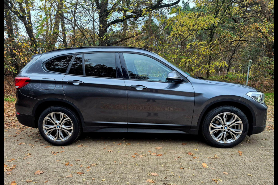 BMW X1 SDrive18i Executive . Panoramadak . 37000 km