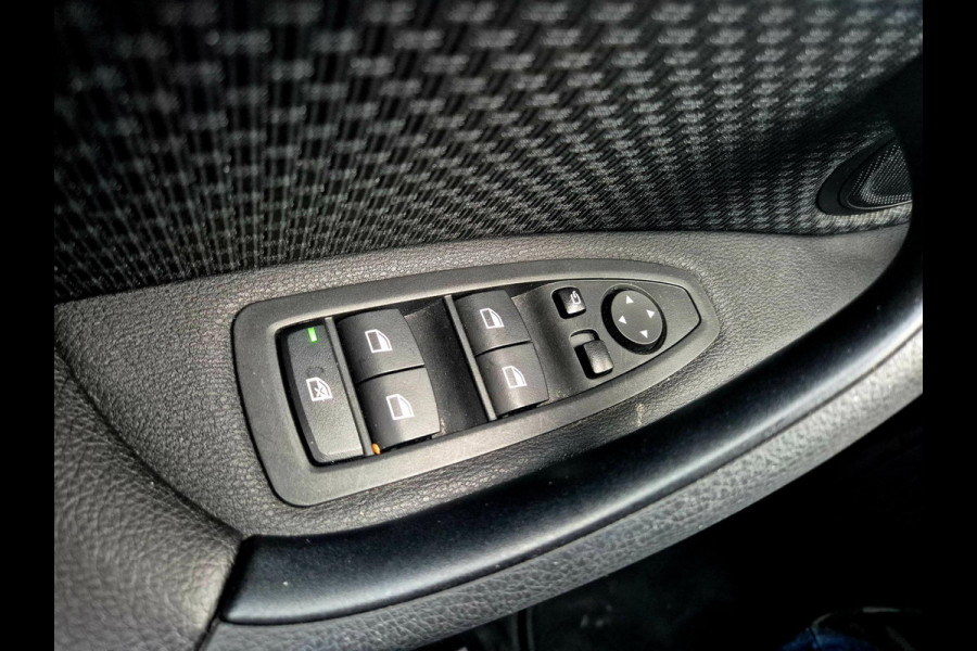 BMW X1 SDrive18i Executive . Panoramadak . 37000 km