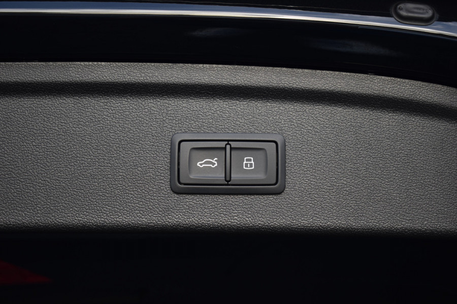 Audi A3 Sportback 2.0 TFSI S3 QUATTRO 310PK S-TRON S3-SPORT CAMERA/LEDER/CARPLAY