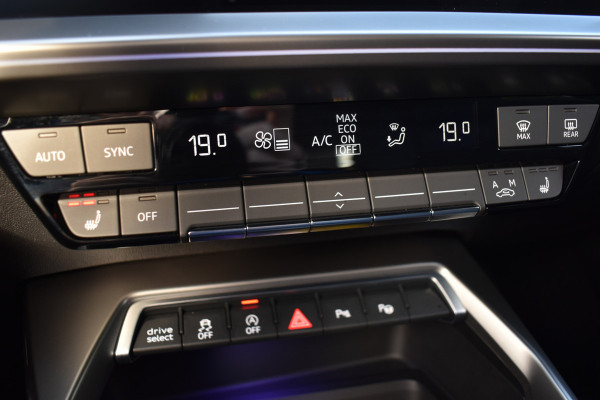 Audi A3 Sportback 2.0 TFSI S3 QUATTRO 310PK S-TRON S3-SPORT CAMERA/LEDER/CARPLAY