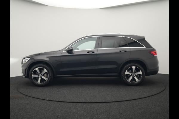 Mercedes-Benz GLC 300e 4MATIC Premium Plug In Hybrid 320pk PHEV | Trekhaak Af Fabriek | Panodak | Adaptive Cruise | Camera | Alcantara Sportstoelen Memory & Verwarmd | Sfeerverlichting | Apple Carplay | Blis | Navigatie | DAB |