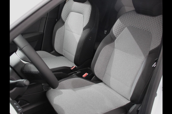 Mitsubishi Colt 1.6 HEV Automaat Intense DEMO Navigatie d.m.v. Apple Carplay/Android Auto Camera Climate Control Cruise Control Lichtmetalen velgen Extra Getint Glas Digitale Cockpit