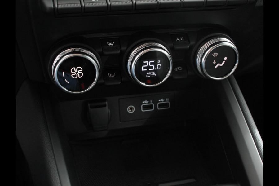 Mitsubishi Colt 1.6 HEV Automaat Intense DEMO Navigatie d.m.v. Apple Carplay/Android Auto Camera Climate Control Cruise Control Lichtmetalen velgen Extra Getint Glas Digitale Cockpit