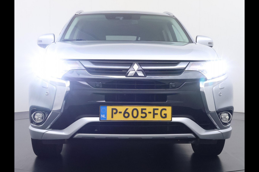 Mitsubishi Outlander 2.0 PHEV Prestige+ VAN: €23.900,- VOOR: €19.440,- UW EINDEJAARSVOORDEEL: €4.460,- | VEEL OPTIES!| ELEK. STOEL| ELEK. ACHTERKLEP| STOEL/STUURVERWARMING | AFNEEMBARE TREKHAAK | PANO DAK | ACHTERUITRIJ CAMERA |