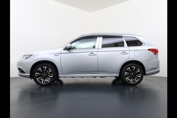Mitsubishi Outlander 2.0 PHEV Prestige+ VAN: €23.900,- VOOR: €19.440,- UW EINDEJAARSVOORDEEL: €4.460,- | VEEL OPTIES!| ELEK. STOEL| ELEK. ACHTERKLEP| STOEL/STUURVERWARMING | AFNEEMBARE TREKHAAK | PANO DAK | ACHTERUITRIJ CAMERA |