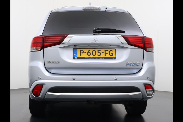 Mitsubishi Outlander 2.0 PHEV Prestige+ VAN: €23.900,- VOOR: €19.440,- UW EINDEJAARSVOORDEEL: €4.460,- | VEEL OPTIES!| ELEK. STOEL| ELEK. ACHTERKLEP| STOEL/STUURVERWARMING | AFNEEMBARE TREKHAAK | PANO DAK | ACHTERUITRIJ CAMERA |