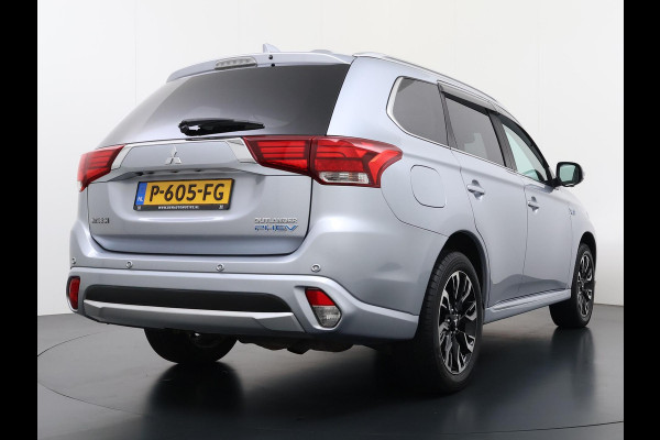Mitsubishi Outlander 2.0 PHEV Prestige+ VAN: €23.900,- VOOR: €19.440,- UW EINDEJAARSVOORDEEL: €4.460,- | VEEL OPTIES!| ELEK. STOEL| ELEK. ACHTERKLEP| STOEL/STUURVERWARMING | AFNEEMBARE TREKHAAK | PANO DAK | ACHTERUITRIJ CAMERA |
