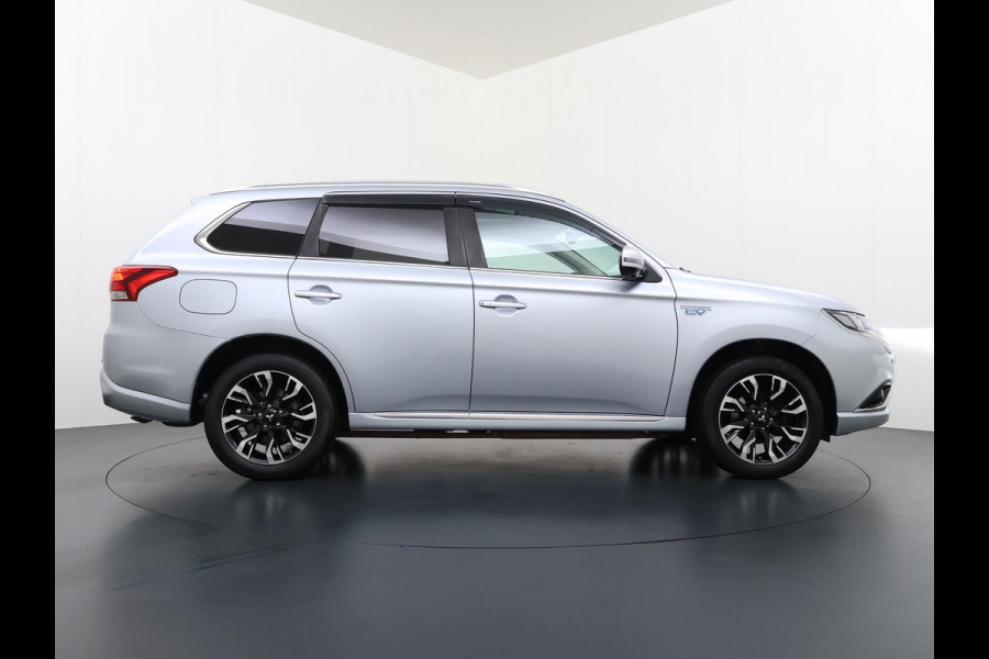 Mitsubishi Outlander 2.0 PHEV Prestige+ VAN: €23.900,- VOOR: €19.440,- UW EINDEJAARSVOORDEEL: €4.460,- | VEEL OPTIES!| ELEK. STOEL| ELEK. ACHTERKLEP| STOEL/STUURVERWARMING | AFNEEMBARE TREKHAAK | PANO DAK | ACHTERUITRIJ CAMERA |