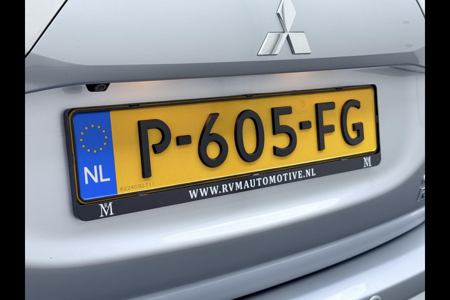Mitsubishi Outlander 2.0 PHEV Prestige+ VAN: €23.900,- VOOR: €19.440,- UW EINDEJAARSVOORDEEL: €4.460,- | VEEL OPTIES!| ELEK. STOEL| ELEK. ACHTERKLEP| STOEL/STUURVERWARMING | AFNEEMBARE TREKHAAK | PANO DAK | ACHTERUITRIJ CAMERA |