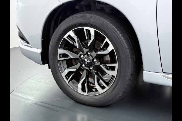Mitsubishi Outlander 2.0 PHEV Prestige+ VAN: €23.900,- VOOR: €19.440,- UW EINDEJAARSVOORDEEL: €4.460,- | VEEL OPTIES!| ELEK. STOEL| ELEK. ACHTERKLEP| STOEL/STUURVERWARMING | AFNEEMBARE TREKHAAK | PANO DAK | ACHTERUITRIJ CAMERA |