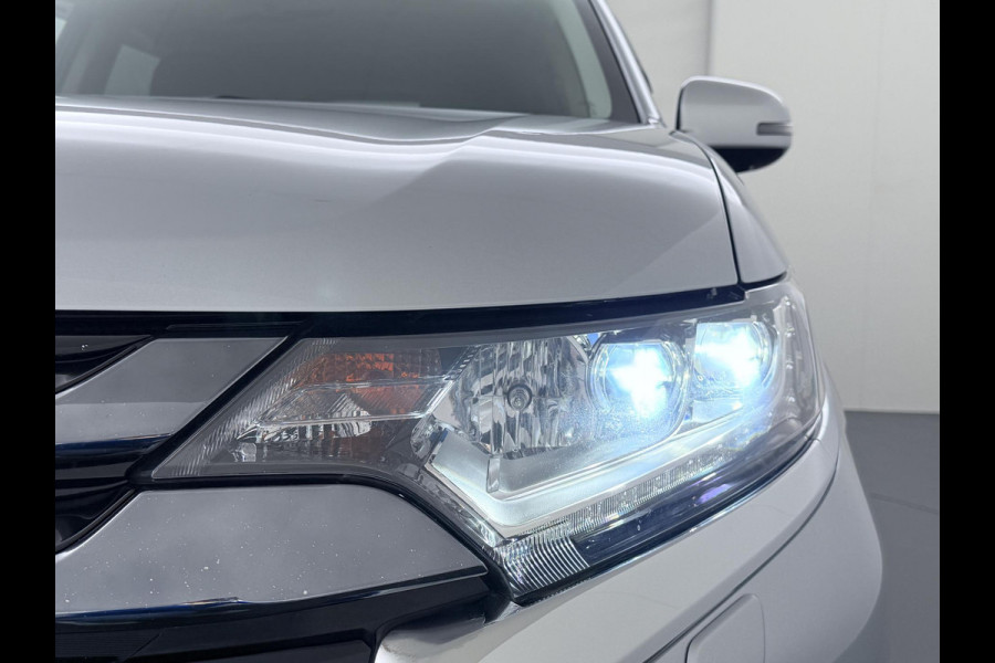 Mitsubishi Outlander 2.0 PHEV Prestige+ VAN: €23.900,- VOOR: €19.440,- UW EINDEJAARSVOORDEEL: €4.460,- | VEEL OPTIES!| ELEK. STOEL| ELEK. ACHTERKLEP| STOEL/STUURVERWARMING | AFNEEMBARE TREKHAAK | PANO DAK | ACHTERUITRIJ CAMERA |