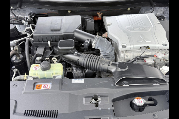 Mitsubishi Outlander 2.0 PHEV Prestige+ VAN: €23.900,- VOOR: €19.440,- UW EINDEJAARSVOORDEEL: €4.460,- | VEEL OPTIES!| ELEK. STOEL| ELEK. ACHTERKLEP| STOEL/STUURVERWARMING | AFNEEMBARE TREKHAAK | PANO DAK | ACHTERUITRIJ CAMERA |