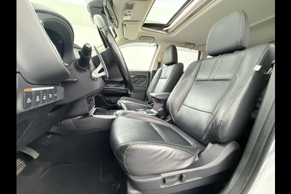 Mitsubishi Outlander 2.0 PHEV Prestige+ VAN: €23.900,- VOOR: €19.440,- UW EINDEJAARSVOORDEEL: €4.460,- | VEEL OPTIES!| ELEK. STOEL| ELEK. ACHTERKLEP| STOEL/STUURVERWARMING | AFNEEMBARE TREKHAAK | PANO DAK | ACHTERUITRIJ CAMERA |