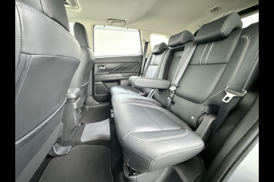 Mitsubishi Outlander 2.0 PHEV Prestige+ VAN: €23.900,- VOOR: €19.440,- UW EINDEJAARSVOORDEEL: €4.460,- | VEEL OPTIES!| ELEK. STOEL| ELEK. ACHTERKLEP| STOEL/STUURVERWARMING | AFNEEMBARE TREKHAAK | PANO DAK | ACHTERUITRIJ CAMERA |