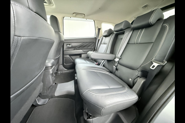 Mitsubishi Outlander 2.0 PHEV Prestige+ VAN: €23.900,- VOOR: €19.440,- UW EINDEJAARSVOORDEEL: €4.460,- | VEEL OPTIES!| ELEK. STOEL| ELEK. ACHTERKLEP| STOEL/STUURVERWARMING | AFNEEMBARE TREKHAAK | PANO DAK | ACHTERUITRIJ CAMERA |