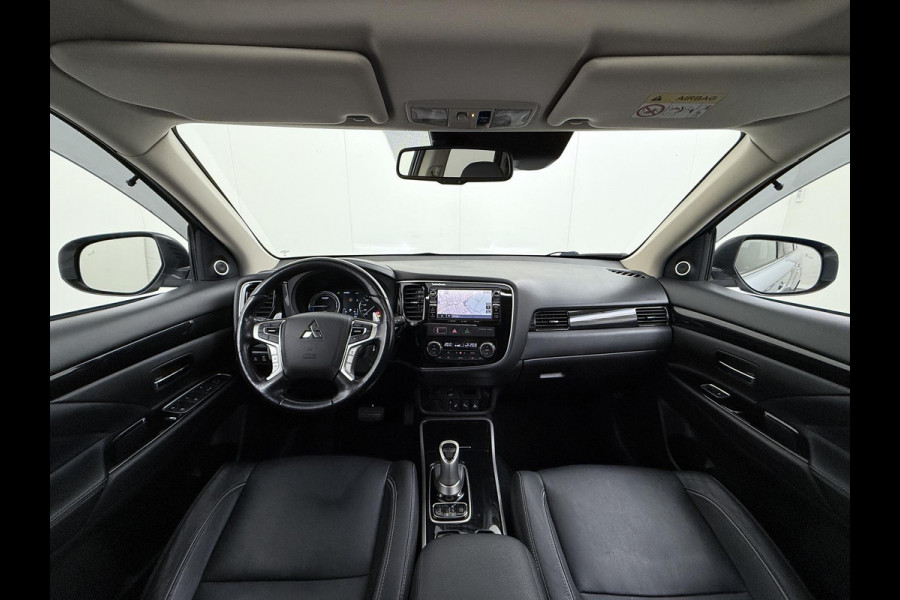 Mitsubishi Outlander 2.0 PHEV Prestige+ VAN: €23.900,- VOOR: €19.440,- UW EINDEJAARSVOORDEEL: €4.460,- | VEEL OPTIES!| ELEK. STOEL| ELEK. ACHTERKLEP| STOEL/STUURVERWARMING | AFNEEMBARE TREKHAAK | PANO DAK | ACHTERUITRIJ CAMERA |
