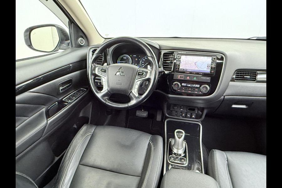 Mitsubishi Outlander 2.0 PHEV Prestige+ VAN: €23.900,- VOOR: €19.440,- UW EINDEJAARSVOORDEEL: €4.460,- | VEEL OPTIES!| ELEK. STOEL| ELEK. ACHTERKLEP| STOEL/STUURVERWARMING | AFNEEMBARE TREKHAAK | PANO DAK | ACHTERUITRIJ CAMERA |