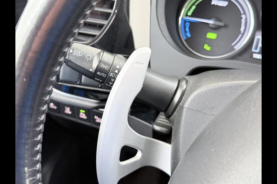 Mitsubishi Outlander 2.0 PHEV Prestige+ VAN: €23.900,- VOOR: €19.440,- UW EINDEJAARSVOORDEEL: €4.460,- | VEEL OPTIES!| ELEK. STOEL| ELEK. ACHTERKLEP| STOEL/STUURVERWARMING | AFNEEMBARE TREKHAAK | PANO DAK | ACHTERUITRIJ CAMERA |