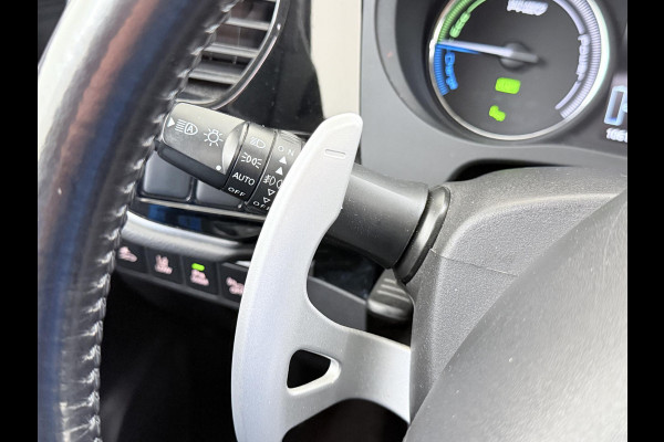 Mitsubishi Outlander 2.0 PHEV Prestige+ VAN: €23.900,- VOOR: €19.440,- UW EINDEJAARSVOORDEEL: €4.460,- | VEEL OPTIES!| ELEK. STOEL| ELEK. ACHTERKLEP| STOEL/STUURVERWARMING | AFNEEMBARE TREKHAAK | PANO DAK | ACHTERUITRIJ CAMERA |