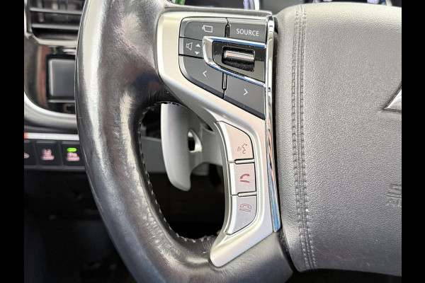 Mitsubishi Outlander 2.0 PHEV Prestige+ VAN: €23.900,- VOOR: €19.440,- UW EINDEJAARSVOORDEEL: €4.460,- | VEEL OPTIES!| ELEK. STOEL| ELEK. ACHTERKLEP| STOEL/STUURVERWARMING | AFNEEMBARE TREKHAAK | PANO DAK | ACHTERUITRIJ CAMERA |
