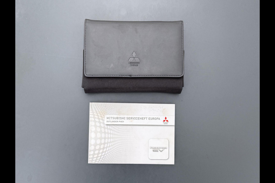 Mitsubishi Outlander 2.0 PHEV Prestige+ VAN: €23.900,- VOOR: €19.440,- UW EINDEJAARSVOORDEEL: €4.460,- | VEEL OPTIES!| ELEK. STOEL| ELEK. ACHTERKLEP| STOEL/STUURVERWARMING | AFNEEMBARE TREKHAAK | PANO DAK | ACHTERUITRIJ CAMERA |