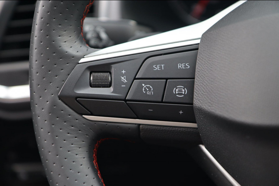 Seat Ateca 1.5 TSI FR / PANODAK / KEYLESS / ACC / CAMERA / CARPLAY