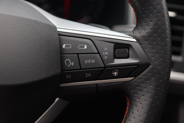 Seat Ateca 1.5 TSI FR / PANODAK / KEYLESS / ACC / CAMERA / CARPLAY