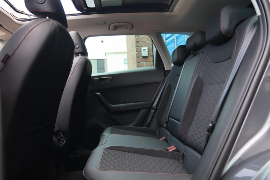 Seat Ateca 1.5 TSI FR / PANODAK / KEYLESS / ACC / CAMERA / CARPLAY