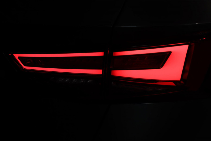 Seat Ateca 1.5 TSI FR / PANODAK / KEYLESS / ACC / CAMERA / CARPLAY