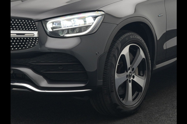 Mercedes-Benz GLC 300e 4MATIC Premium Plug In Hybrid 320pk PHEV | Trekhaak Af Fabriek | Panodak | Adaptive Cruise | Camera | Alcantara Sportstoelen Memory & Verwarmd | Sfeerverlichting | Apple Carplay | Blis | Navigatie | DAB |