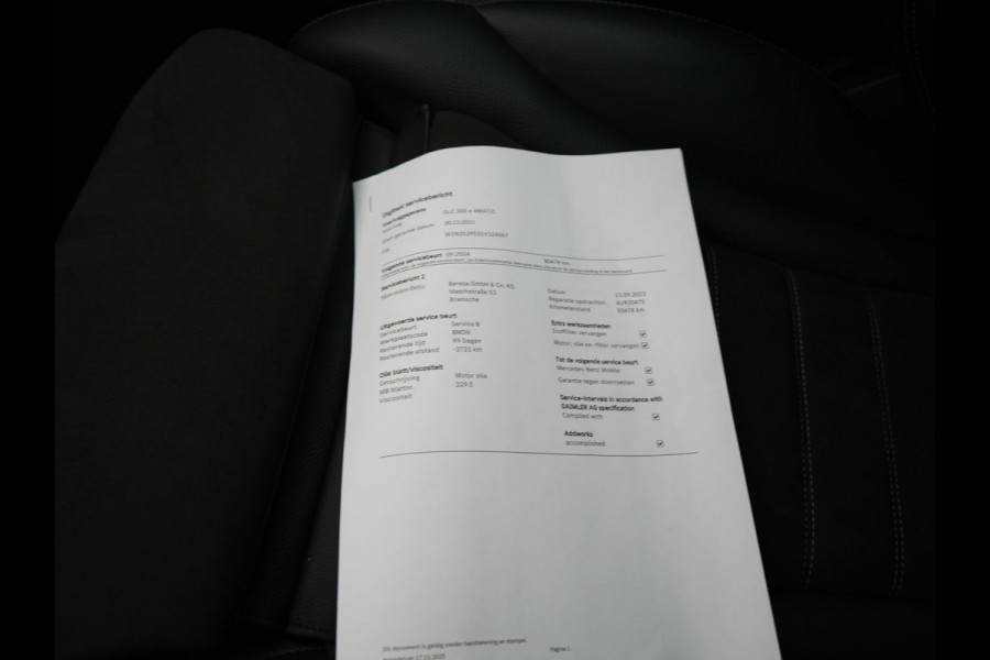 Mercedes-Benz GLC 300e 4MATIC Premium Plug In Hybrid 320pk PHEV | Trekhaak Af Fabriek | Panodak | Adaptive Cruise | Camera | Alcantara Sportstoelen Memory & Verwarmd | Sfeerverlichting | Apple Carplay | Blis | Navigatie | DAB |