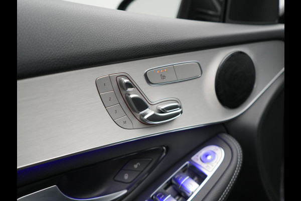 Mercedes-Benz GLC 300e 4MATIC Premium Plug In Hybrid 320pk PHEV | Trekhaak Af Fabriek | Panodak | Adaptive Cruise | Camera | Alcantara Sportstoelen Memory & Verwarmd | Sfeerverlichting | Apple Carplay | Blis | Navigatie | DAB |