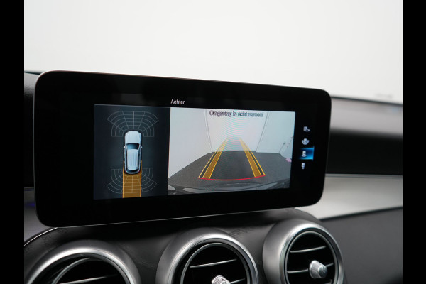 Mercedes-Benz GLC 300e 4MATIC Premium Plug In Hybrid 320pk PHEV | Trekhaak Af Fabriek | Panodak | Adaptive Cruise | Camera | Alcantara Sportstoelen Memory & Verwarmd | Sfeerverlichting | Apple Carplay | Blis | Navigatie | DAB |