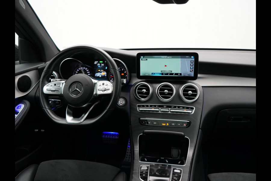 Mercedes-Benz GLC 300e 4MATIC Premium Plug In Hybrid 320pk PHEV | Trekhaak Af Fabriek | Panodak | Adaptive Cruise | Camera | Alcantara Sportstoelen Memory & Verwarmd | Sfeerverlichting | Apple Carplay | Blis | Navigatie | DAB |