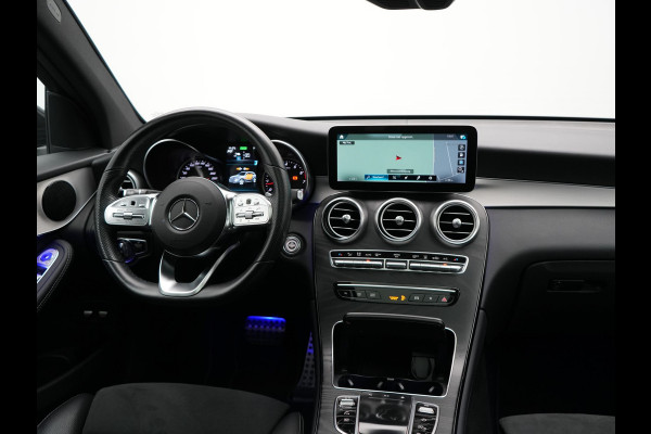 Mercedes-Benz GLC 300e 4MATIC Premium Plug In Hybrid 320pk PHEV | Trekhaak Af Fabriek | Panodak | Adaptive Cruise | Camera | Alcantara Sportstoelen Memory & Verwarmd | Sfeerverlichting | Apple Carplay | Blis | Navigatie | DAB |