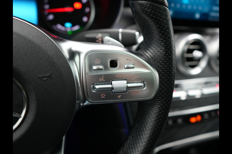Mercedes-Benz GLC 300e 4MATIC Premium Plug In Hybrid 320pk PHEV | Trekhaak Af Fabriek | Panodak | Adaptive Cruise | Camera | Alcantara Sportstoelen Memory & Verwarmd | Sfeerverlichting | Apple Carplay | Blis | Navigatie | DAB |