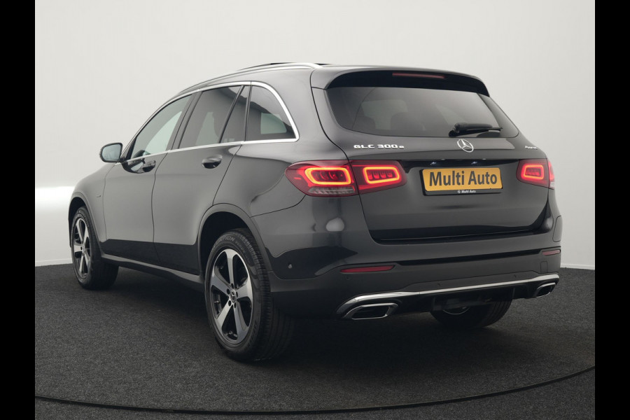 Mercedes-Benz GLC 300e 4MATIC Premium Plug In Hybrid 320pk PHEV | Trekhaak Af Fabriek | Panodak | Adaptive Cruise | Camera | Alcantara Sportstoelen Memory & Verwarmd | Sfeerverlichting | Apple Carplay | Blis | Navigatie | DAB |