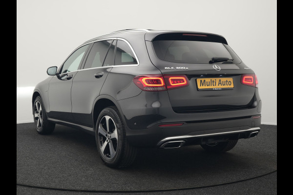 Mercedes-Benz GLC 300e 4MATIC Premium Plug In Hybrid 320pk PHEV | Trekhaak Af Fabriek | Panodak | Adaptive Cruise | Camera | Alcantara Sportstoelen Memory & Verwarmd | Sfeerverlichting | Apple Carplay | Blis | Navigatie | DAB |