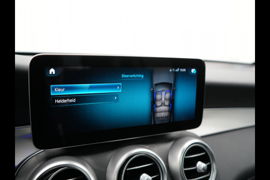 Mercedes-Benz GLC 300e 4MATIC Premium Plug In Hybrid 320pk PHEV | Trekhaak Af Fabriek | Panodak | Adaptive Cruise | Camera | Alcantara Sportstoelen Memory & Verwarmd | Sfeerverlichting | Apple Carplay | Blis | Navigatie | DAB |