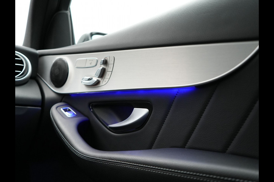 Mercedes-Benz GLC 300e 4MATIC Premium Plug In Hybrid 320pk PHEV | Trekhaak Af Fabriek | Panodak | Adaptive Cruise | Camera | Alcantara Sportstoelen Memory & Verwarmd | Sfeerverlichting | Apple Carplay | Blis | Navigatie | DAB |